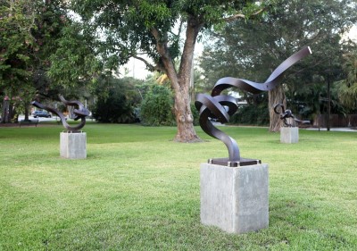 Jardìn con esculturas del artista venezolano Alberto Cavalieri se inaugura en Miami
