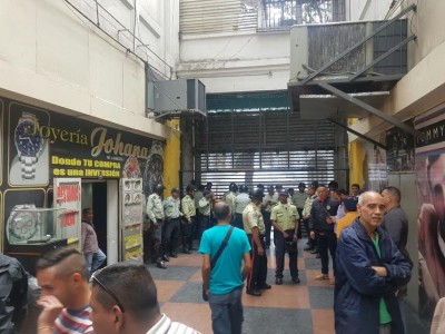 Javier Chirinos denuncia atropello contra comerciantes en el centro de Caracas