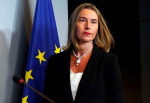 La jefa de la diplomacia europea, Federica Mogherini, ofrece una rueda de prensa durante el Consejo de Ministros de Exteriores de la Unión Europea celebrado en Luxemburgo ayer 16 de octubre de 2017