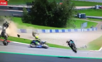 MotoGp Austria: dopo pauroso incidente, moto di Morbidelli e Zarco attraversano la pista e sfiorano Rossi e Vinales