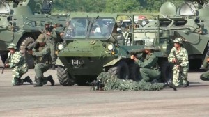 Venezuela: schierato esercito al confine con la Colombia