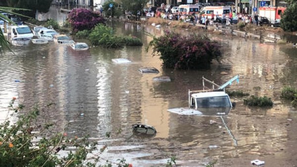 Bomba d&#039;acqua a Palermo, due vittime in un&#039;auto. Due bimbi ricoverati per ipotermia