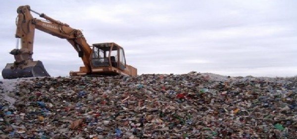 Grottaglie (Taranto) - Tamburrano sotto attacco per la discarica,  intervento di Potere al Popolo e Art1Mdp