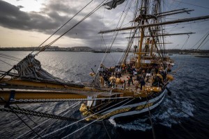 El Amerigo Vespucci, buque emblema de la Armada Italiana, atraviesa el Cabo de Hornos, en el extremo austral de América. Primera vez en su historia