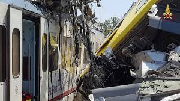 Choque de trenes en Italia: 26 muertos y más de 50 heridos