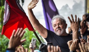 Lula dice que fue a cárcel y no al exilio para probar mentira en su contra Bolsonaro llamó “canalla” a Lula y pidió “no darle municiones”