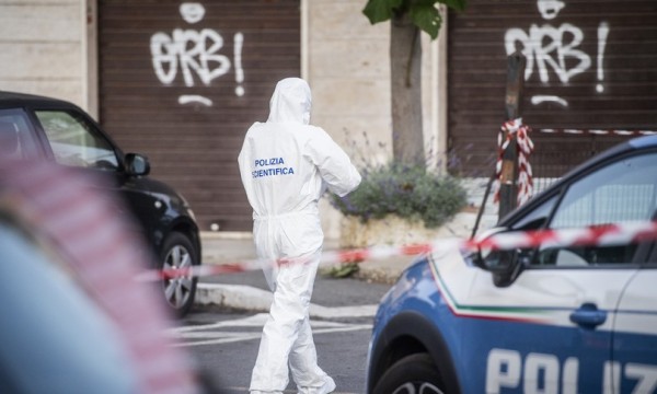 La polizia scientifica sulla scena del crimine