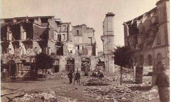 Piazza del Collegio Militare a Messina dopo il terremoto