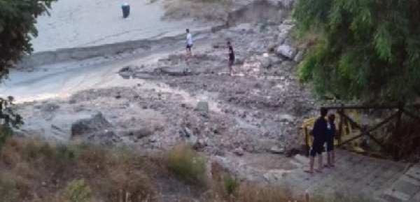 Taranto - La spiaggia delle Canne mangiata dal mare