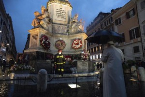 All&#039;alba visita privata del Papa alla statua dell&#039;Immacolata a Piazza di Spagna e a Santa Maria Maggiore