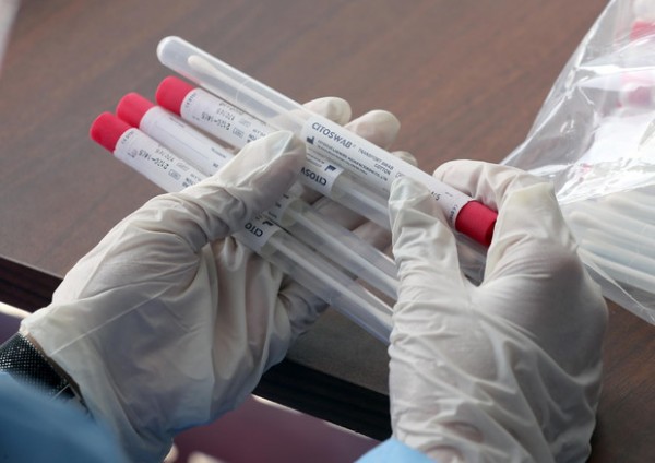 Coronavirus, altri 43 morti in Italia e 329 nuovi casi risalgono i contagi,  34.448  morti in totale.