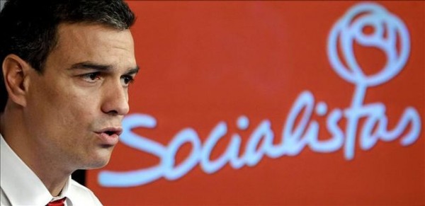 Pedro Sánchez líder socialista español presenta su dimisión