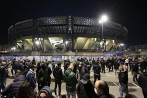 &quot;Lo stadio San Paolo diventerà stadio Maradona&quot;