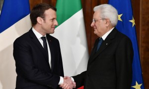 Telefonata Mattarella-Macron, dopo le frizioni sul caso migranti: &quot;Piena collaborazione&quot;