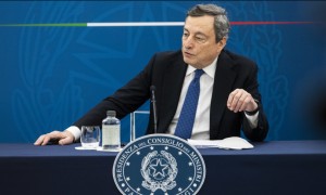 Draghi: &quot;Vaccinare tutti gli over 80 entro aprile, c&#039;è disponibilità di dosi&quot;