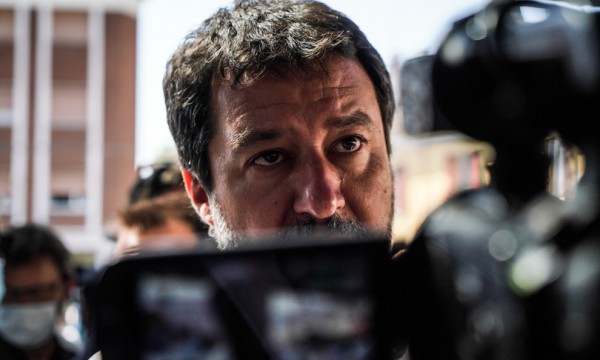 Open Arms: Salvini al contrattacco, &quot;reato anche favorire l&#039;immigrazione clandestina&quot;