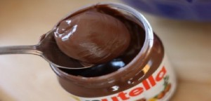 &quot;Aumentateci lo stipendio&quot;: Francia, operai in rivolta nella fabbrica della Nutella