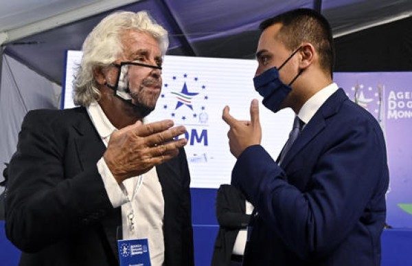 Grillo, “non credo in Parlamento ma in democrazia diretta”.  “State costruendo una società del debito”. &quot;Perché non estrarre gli eletti a sorte?&quot;