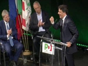 Renzi: &quot;Sarà corpo a corpo col centrodestra&quot; Veltroni: &#039;Non abbiamo paura della parola sinistra&#039;.