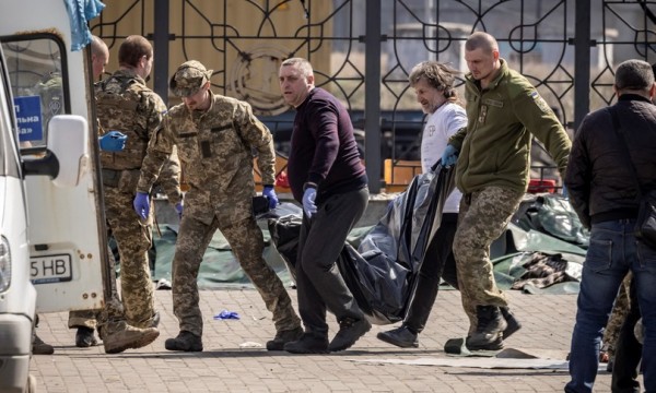 Missili sulla stazione di Kramatorsk, nel Donetsk, almeno 39 morti e 87 feriti 