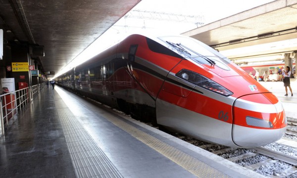 Coronavirus: Trenitalia e Italo cancellano i biglietti. Soppressi alcuni treni: resta disponibile il 50% dei posti
