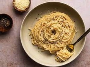 Pasta cacio e pepe - Pasta con queso y pimientos