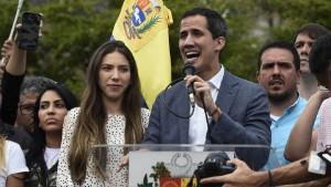 Venezuela: beni congelati e divieto di espatrio per Juan Guaidó