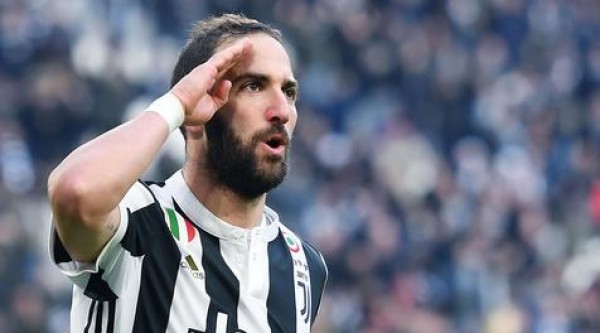 Juventus goleó con Higuaín, ganó Napoli