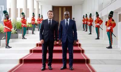 Il presidente francese Emmanuel Macron e il suo omologo del Benin Patrice Talon
