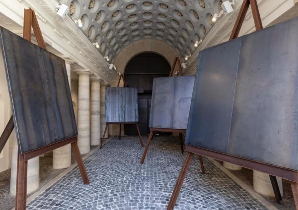 Con Kounellis nuovo spazio espositivo alla Galleria Accademia Contemporanea