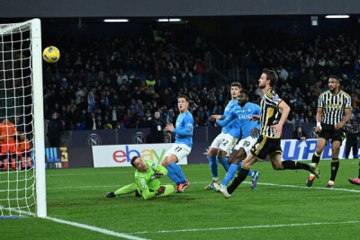 Giacomo Raspadori anota el gol del triunfo 