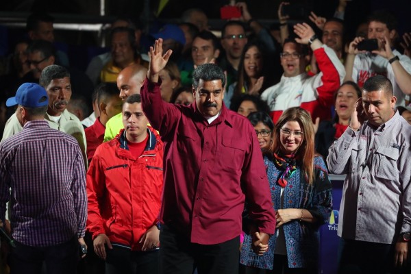 In Venezuela Nicolás Maduro comanda su un cumulo di macerie