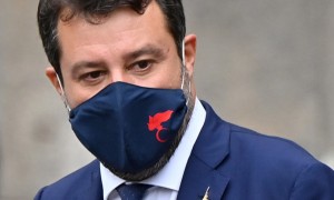 Salvini, il Governo non pensi di tornare a chiudere. I Cinquestelle superati da Fratelli d&#039;Italia e alle prese col &#039;fattore Conte&#039;