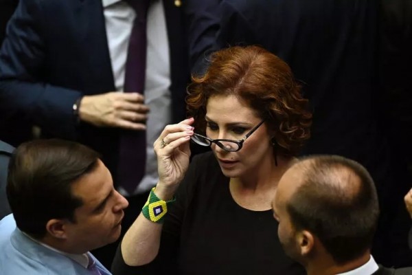 deputata brasiliana Carla Zambelli vorrebbe candidarsi alle elezioni legislative italiane del 2027