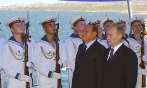 Putin e Berlusconi a bordo dell&#039;incrociatore Moskva