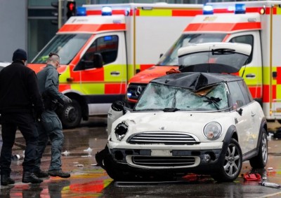  Auto sulla folla al comizio dei Verdi a Monaco di Baviera, almeno 20 feriti