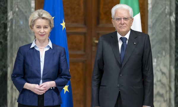 Il presidente Sergio Mattarella con la presidente della Commissione Europea Ursula von der Leyen