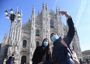 Coronavirus in Italia: Il bilancio ufficiale: 655 positivi, 45 guariti, 17 morti. Il Duomo di Milano riapre in maniera contingentata ai turisti. Israele respinge passeggeri dall&#039;Italia
