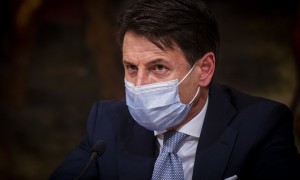 Conte incassa il voto del centrodestra. Pd e M5s: &quot;Non è un governissimo&quot;