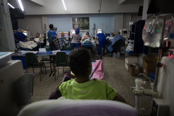 Venezolanos hospitalizados comen gracias a la caridad