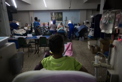 Venezolanos hospitalizados comen gracias a la caridad