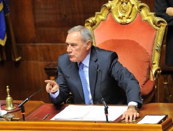 Legittima difesa, Grasso «Meno male che c&#039;è il Senato... »