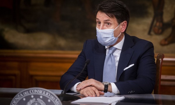 Fari su Conte: Udc chiude e Berlusconi chiede unità