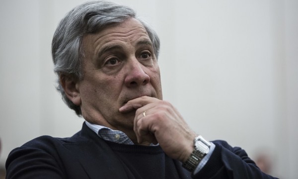 Fase 3, Tajani: &quot;Forza Italia è pronta a collaborare ma il governo faccia la sua parte&quot;. Di Maio: &quot;Sì al dialogo, non è il momento delle polemiche&quot;