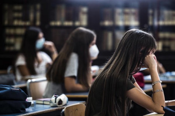 Università, Manfredi: &#039;Da lunedì lezioni in atenei e con mascherina&#039;