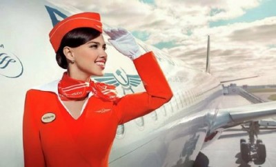Una publicidad de Aeroflot que subraya la belleza de su personal a bordo. 
