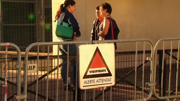 Security beefed up as pupils return to school in France