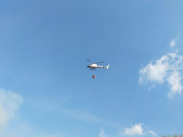 Incendi, elicotteri regionali al lavoro sull&#039;Amiata, a Camaiore e Pontedera