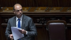 Alfano, burkino si ma basta con moschee fai da te ma no a divieti provocatori