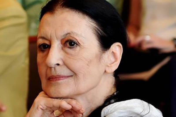 Carla Fracci: &quot;Impossibile danzare con la mascherina e a distanza&quot;